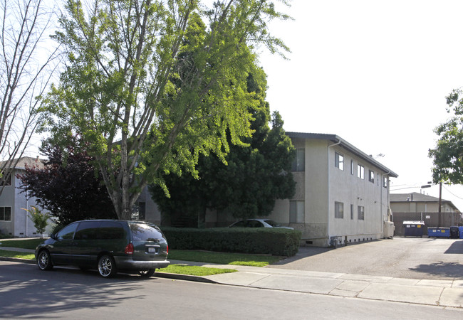 1640 Ontario Dr in Sunnyvale, CA - Foto de edificio - Building Photo