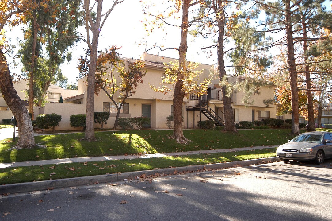 Brookside Apartments in Redlands, CA - Foto de edificio