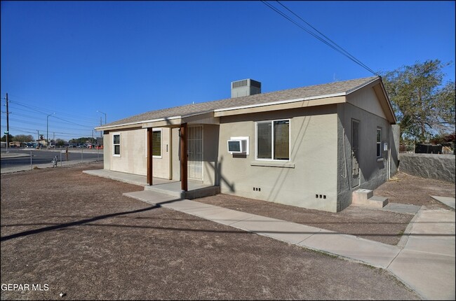 103 Helms Rd in El Paso, TX - Foto de edificio - Building Photo