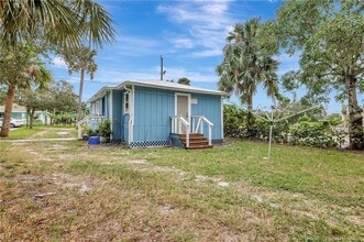922 SE Bayou Ave in Stuart, FL - Building Photo - Building Photo