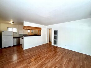 3304 Tom Green St, Unit #B in Austin, TX - Building Photo - Building Photo