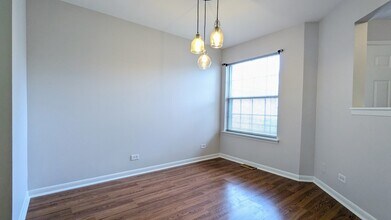 310 W Happfield Dr in Arlington Heights, IL - Building Photo - Building Photo