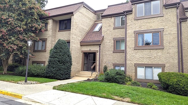 property at 1657 Parkcrest Cir