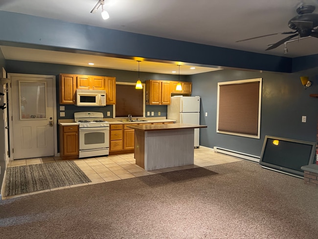 306 Heather Ln, Unit Downstairs in Mendon, VT - Foto de edificio - Building Photo