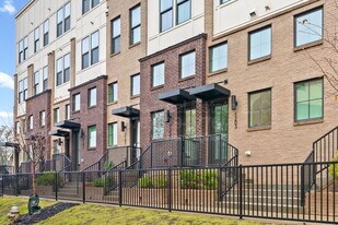 201 New St in Decatur, GA - Building Photo