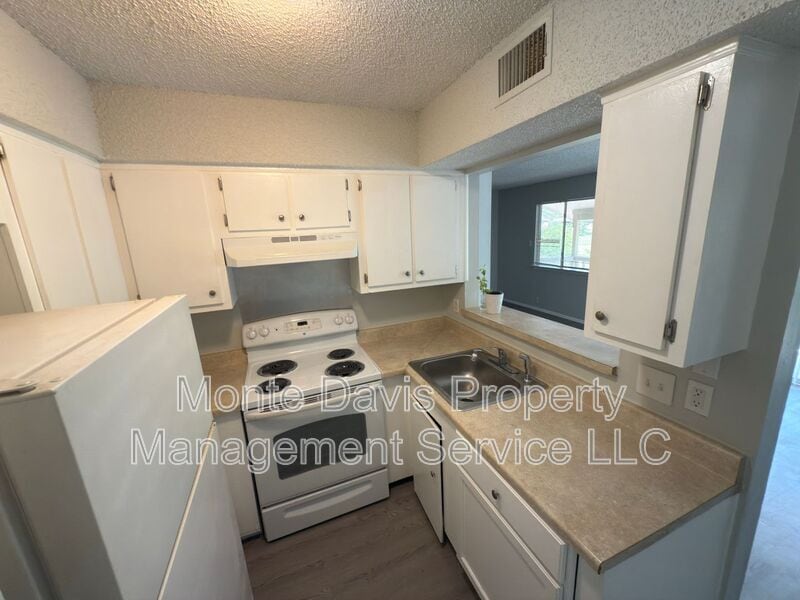 8907 Parkfield Dr in Austin, TX - Foto de edificio