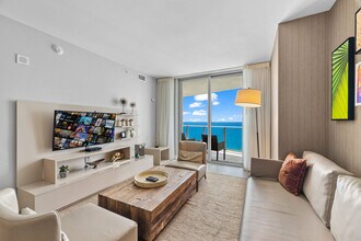 4111 S Ocean Dr in Hollywood, FL - Foto de edificio - Building Photo