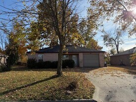 40 Burnett Cir in Bentonville, AR - Building Photo