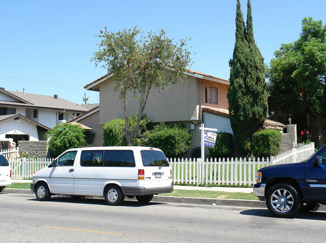 2075 N Park Ln in Orange, CA - Building Photo - Building Photo