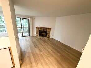 17413 119th Ln SE in Renton, WA - Foto de edificio - Building Photo