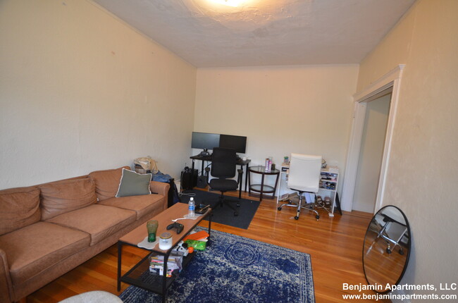 1782 Commonwealth Ave, Unit 1 in Boston, MA - Building Photo - Building Photo