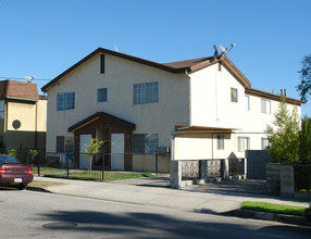 5700 A-D Case Ave in Los Angeles, CA - Building Photo - Building Photo