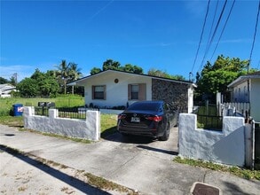 836 NW 98th St in Miami, FL - Building Photo - Building Photo