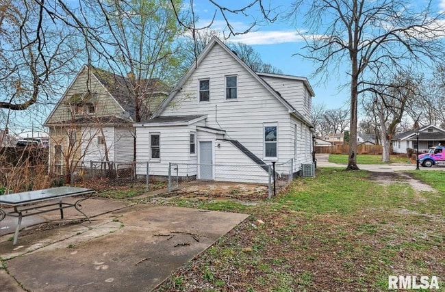 1127 N 6th St in Springfield, IL - Foto de edificio - Building Photo