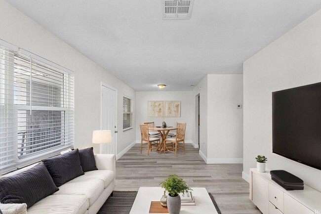 Paradise Palms Portfolio LLC in Ft. Myers, FL - Foto de edificio - Building Photo