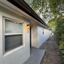 219 NW 7th Ct in Hallandale Beach, FL - Building Photo