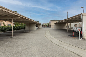 7325 Norwalk Blvd in Whittier, CA - Foto de edificio - Building Photo