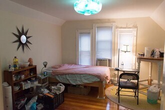 14 Bay State Ave, Unit 2 in Somerville, MA - Foto de edificio - Building Photo