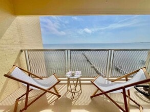 825 Bayshore Dr, Unit 800 in Pensacola, FL - Foto de edificio - Building Photo