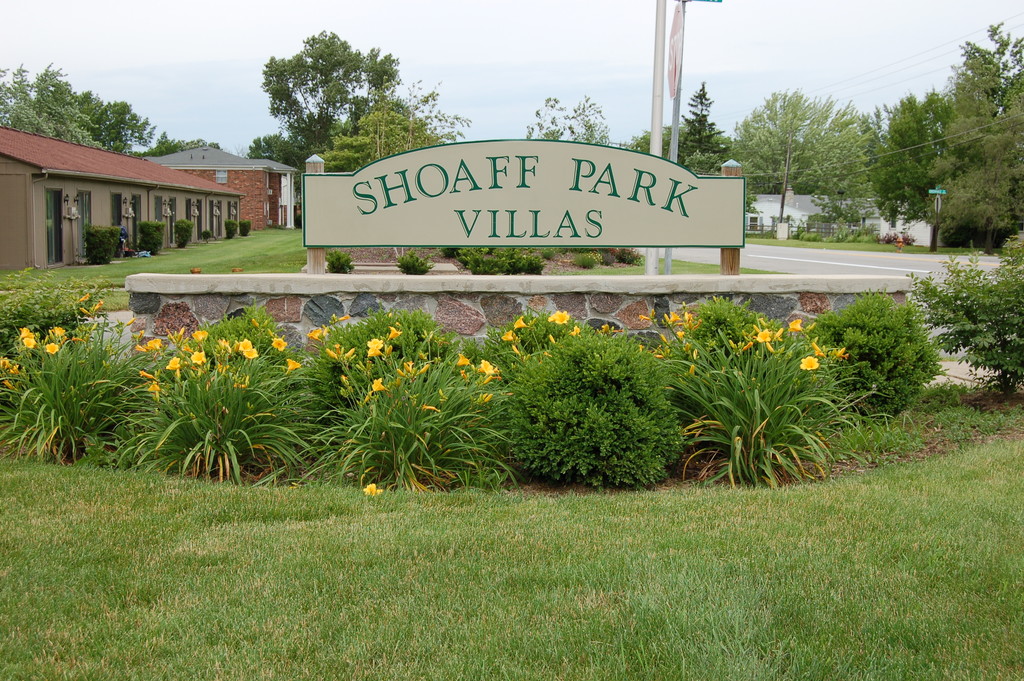 Shoaff Park Villas Apartments in Fort Wayne, IN | ApartmentHomeLiving.com