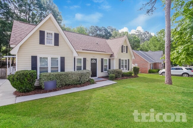 property at 812 N Royal Tower Dr