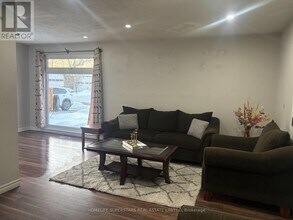 3670 Crabtree Crescent in Mississauga, ON - Building Photo - Building Photo