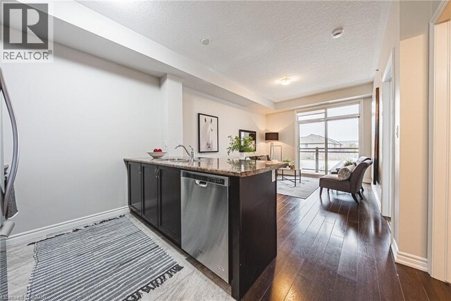 35 Southshore Cres in Stoney Creek, ON - Building Photo - Building Photo