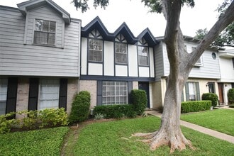 10018 Knoboak Dr in Houston, TX - Building Photo - Building Photo