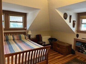 2233 NE Schuyler St in Portland, OR - Building Photo - Building Photo