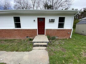 114-116 Loch Lane Dr in Louisa, VA - Building Photo