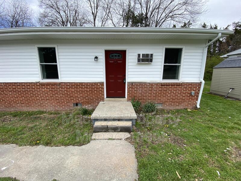 114-116 Loch Lane Dr in Louisa, VA - Building Photo