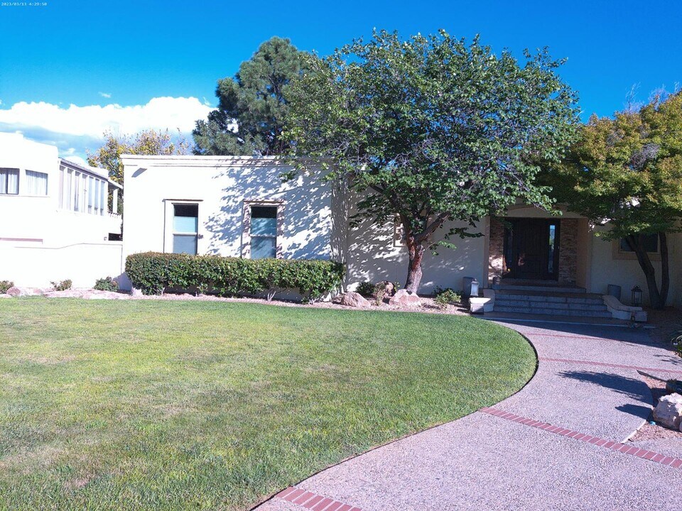 9806 Greenbrier Rd NE in Albuquerque, NM - Building Photo