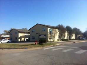 The Duke Apartments in Edmond, OK - Foto de edificio - Building Photo