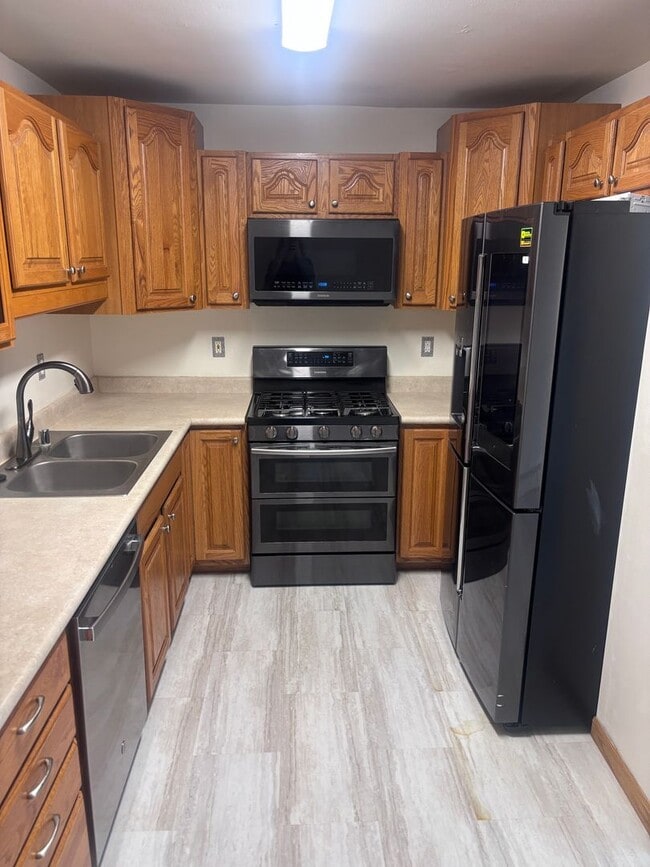 9214 Kirkwall Cir in Anchorage, AK - Building Photo - Building Photo