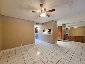 11002 Hammerly Blvd, Unit 163 in Houston, TX - Building Photo - Building Photo
