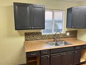 5390 34th St in Riverside, CA - Foto de edificio - Building Photo