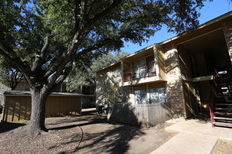 Woodland Ridge in San Antonio, TX - Foto de edificio - Building Photo