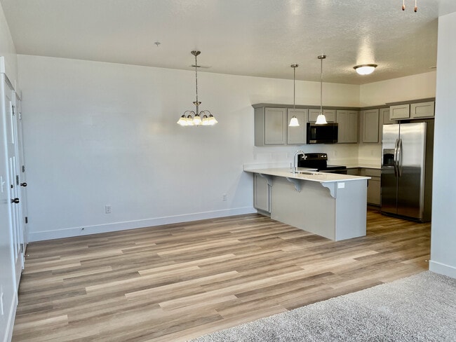 641 N 380 W, Unit V202 in Vineyard, UT - Building Photo - Building Photo