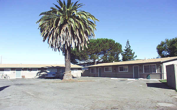 Palm Court in Fairfield, CA - Building Photo