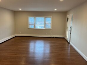 1205 Little Neck Ave, Unit A in North Bellmore, NY - Foto de edificio - Building Photo