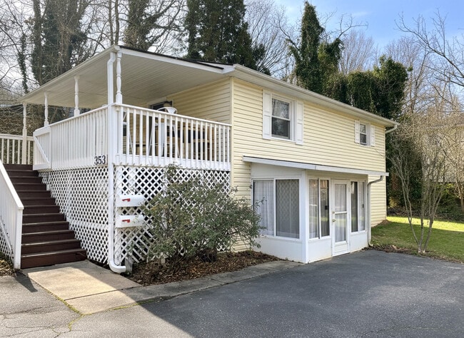353 Hillside St, Unit 353 Hillside #1 in Asheville, NC - Building Photo - Building Photo