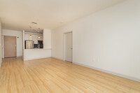 223 W 2nd St, Unit 417 in Boston, MA - Foto de edificio - Building Photo