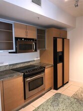 2775 NE 187th St, Unit 219 in Miami, FL - Building Photo - Building Photo