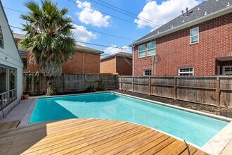 2226 Nantucket Dr in Houston, TX - Building Photo - Building Photo