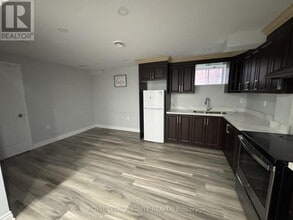 1181 Stire St in Oshawa, ON - Building Photo - Building Photo