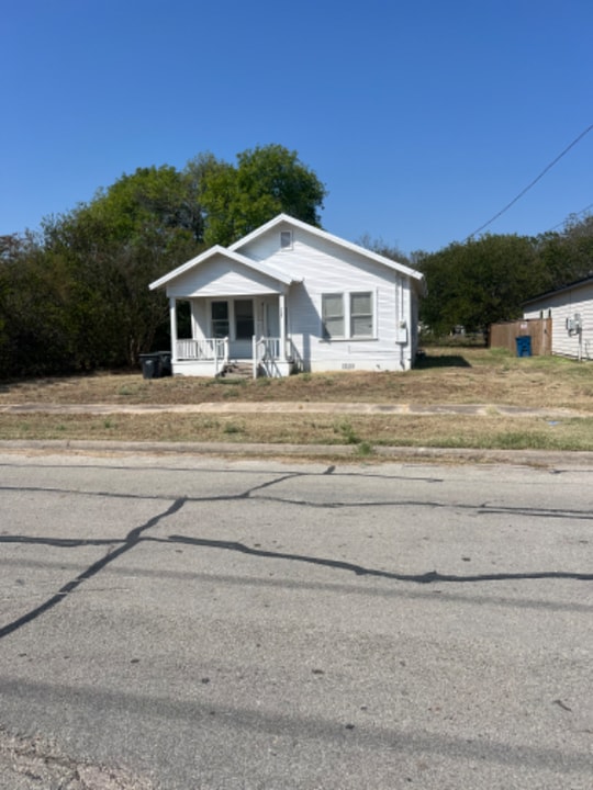 708 E 12th Ave in Corsicana, TX - Building Photo