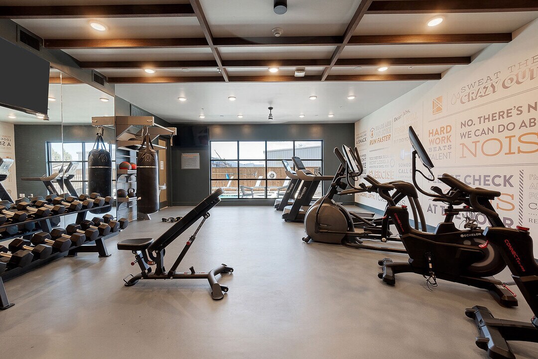2232 Empire Central Dr in Dallas, TX - Building Photo
