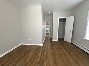 886 Dixwell Ave, Unit 2L in Hamden, CT - Foto de edificio - Building Photo