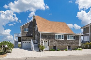 250 Northern Blvd, Unit Lower in Newburyport, MA - Building Photo