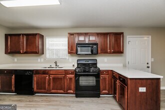 6854 Fireside Ln in College Park, GA - Building Photo - Building Photo